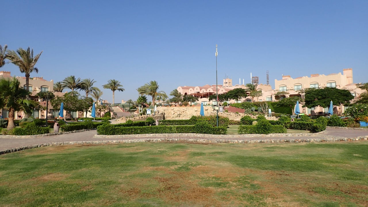 Widok z plaży na hotel Akassia Swiss Resort