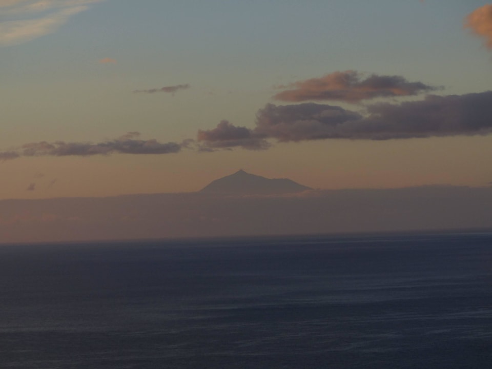 Blick vom Balkon Sonnenaufgang Blick auf Teneriffa Apartments La Rivera II