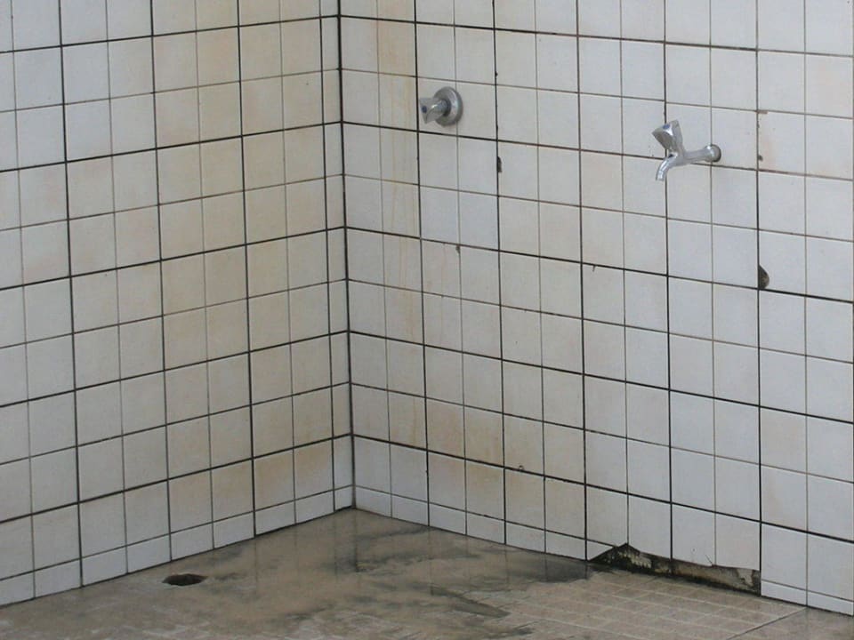 Es gibt nur die eine Dusche VOI Vila do Farol Resort