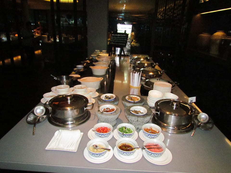 Frühstück asiatisch "warm" Holiday Inn Resort Phuket