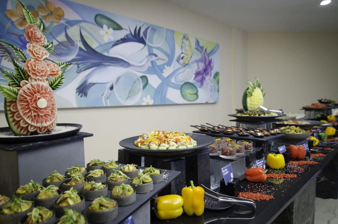 Buffet Mirihi Island Resort