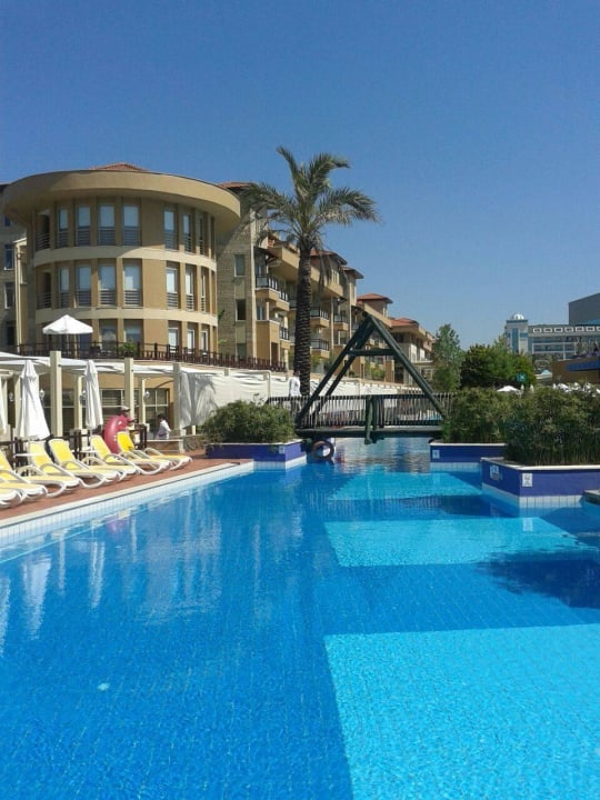 Langgezogener Pool  TUI BLUE Xanthe