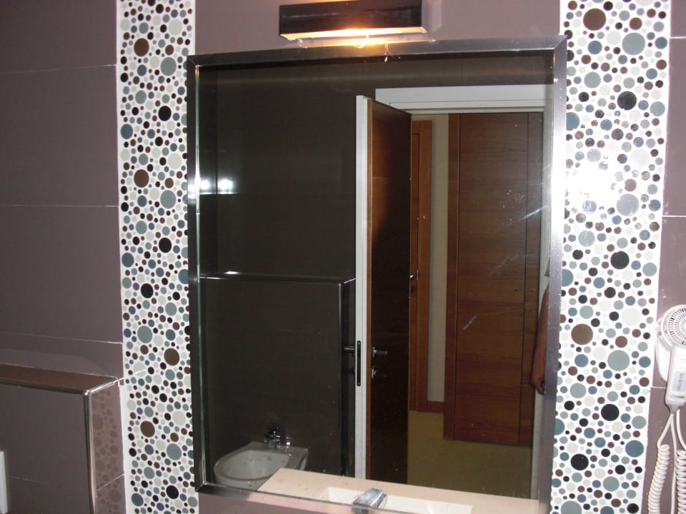 Spiegel im Bad Occidental Aurelia