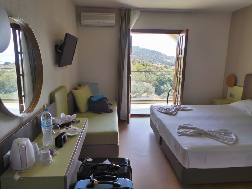 Zimmer Akrathos Beach Hotel