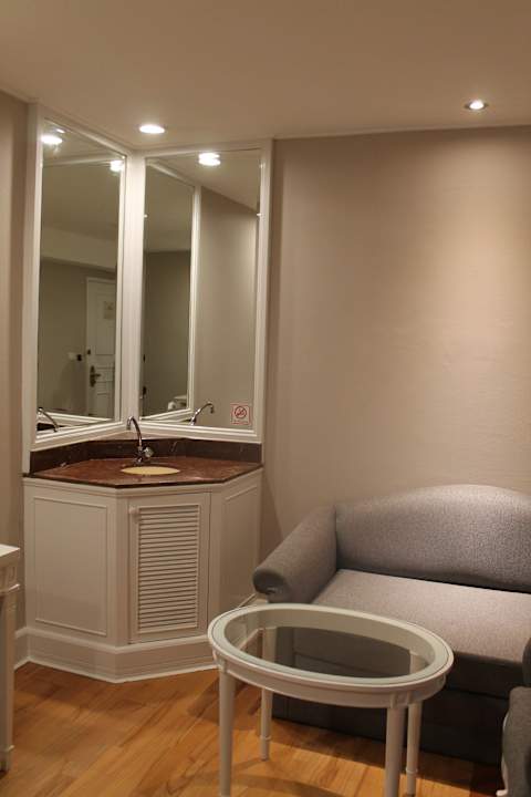 Zimmer Hotel Windsor Suites & Convention