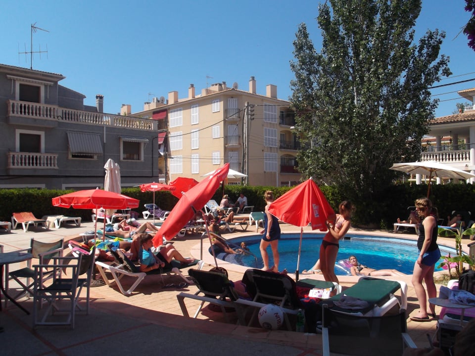Hinterer Pool. Nachmittags Sonne Hotel Bella Mar