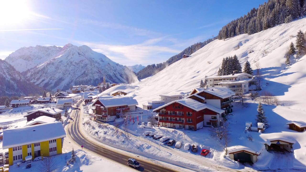 Winterlandschaft 2016 und Hotel IFA Alpenrose  IFA Alpenrose Hotel Kleinwalsertal