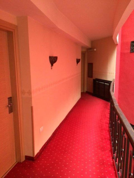 Gang zu den Zimmern Le Boutique Hotel Moxa