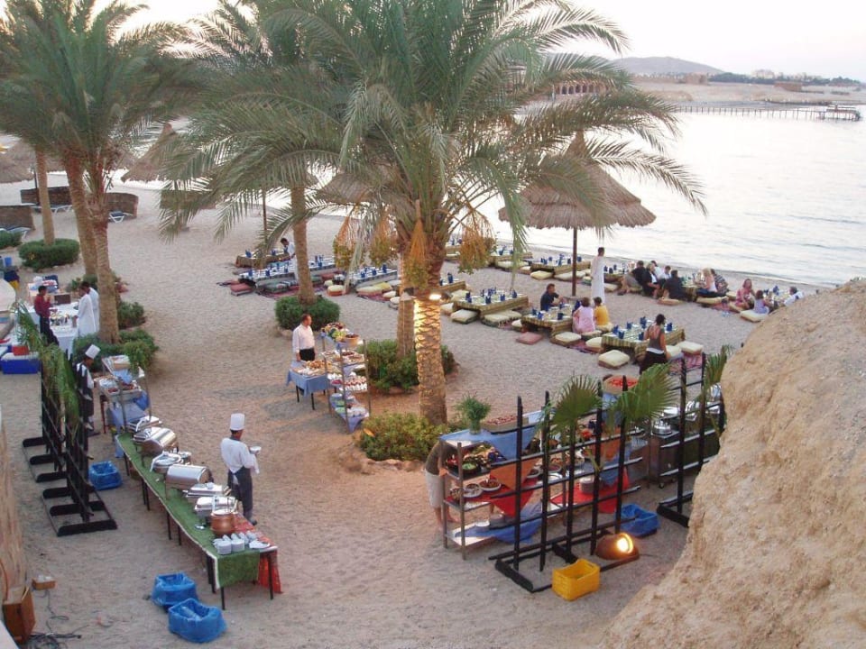 Abendessen am Strand Mövenpick Resort El Quseir