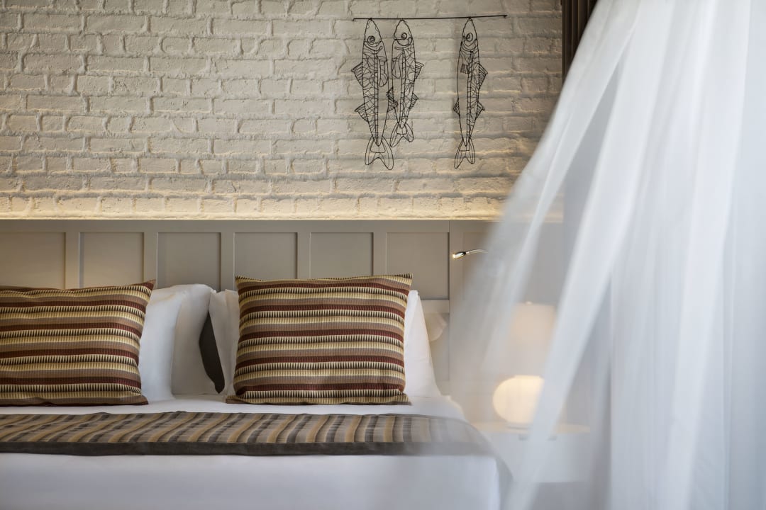Zimmer Acanthus Cennet Barut Collection