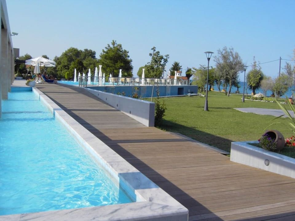 Weg zum Haupthaus alltoura Club Hotel Poseidon Palace