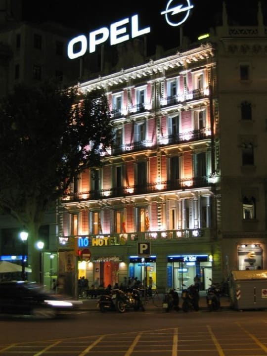 Hotel Catalunya Plaza - Aussenansicht nachts H10 H10 Catalunya Plaza Boutique Hotel