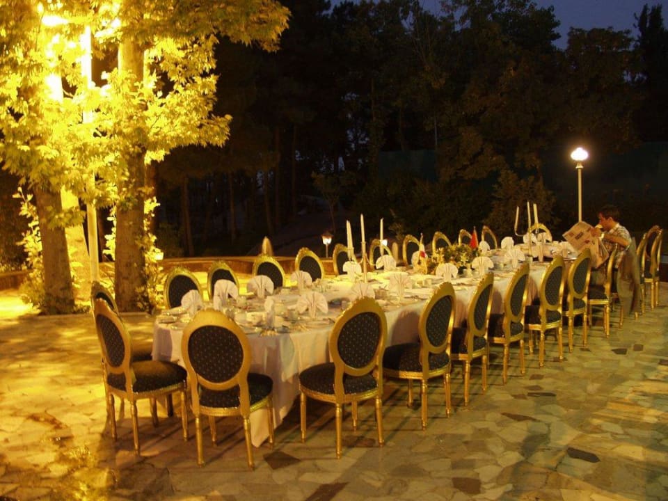 Gartenrestaurant Parsian Esteghla East Wing Hotel