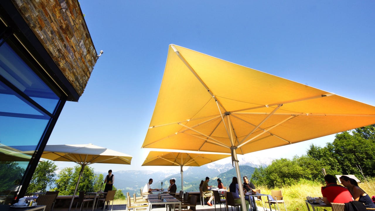 Frühstück im Freien mit Wahnsinns-Ausblick Kempinski Hotel Berchtesgaden