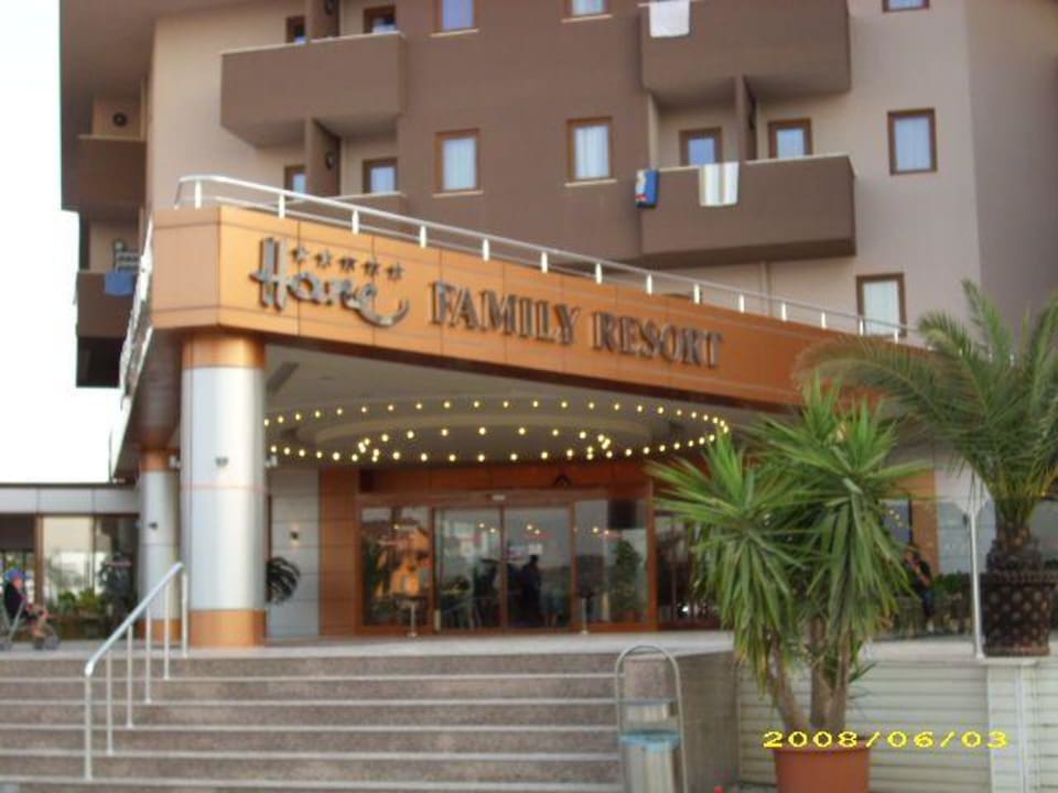Hoteleingang Hane Family Resort