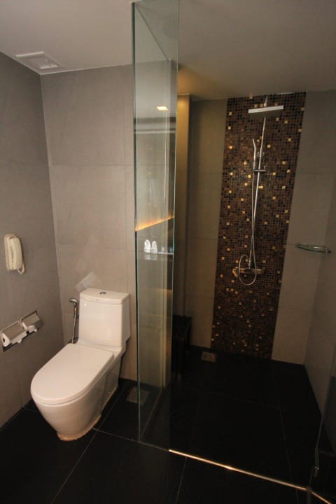 Bad - tolle Regendusche Hotel Park Plaza Bangkok Soi 18