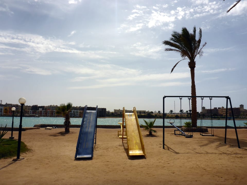 Metallrutschen an der Marina - Verbrennungen garantiert Arabia Azur Resort