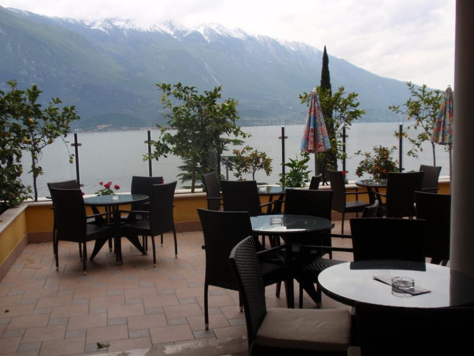 Terrasse am Eingang Villa Dirce