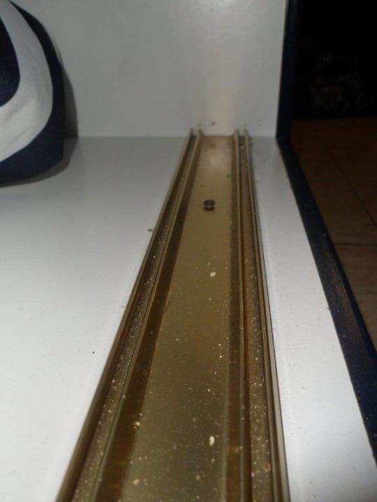 Dreckige Schiene Schrank-Schiebe-Tür H10 Tenerife Playa