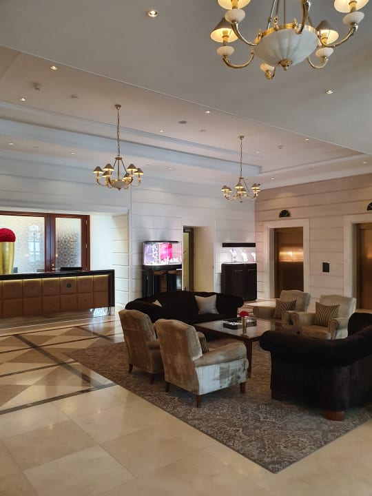 Lobby Hotel Kempinski Cathedral Square