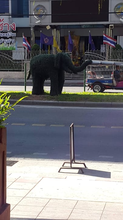 Draussen vorm Hotel Siam@Siam Design Hotel Bangkok