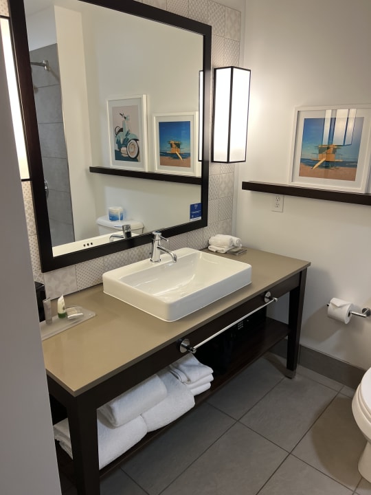 Zimmer SunCoast Hotel Anaheim, Tapestry Collection by Hilton