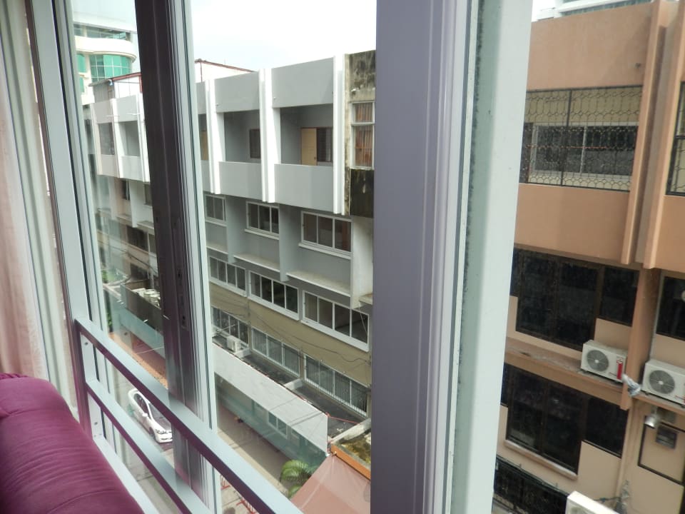 Straßenseite Hotel Sabai-Sabai@Sukhumvit