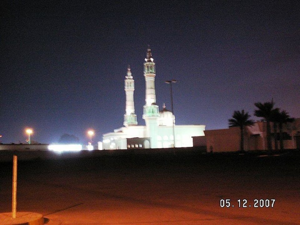 Moschee neben Bin Majid Hotel BM Beach Hotel