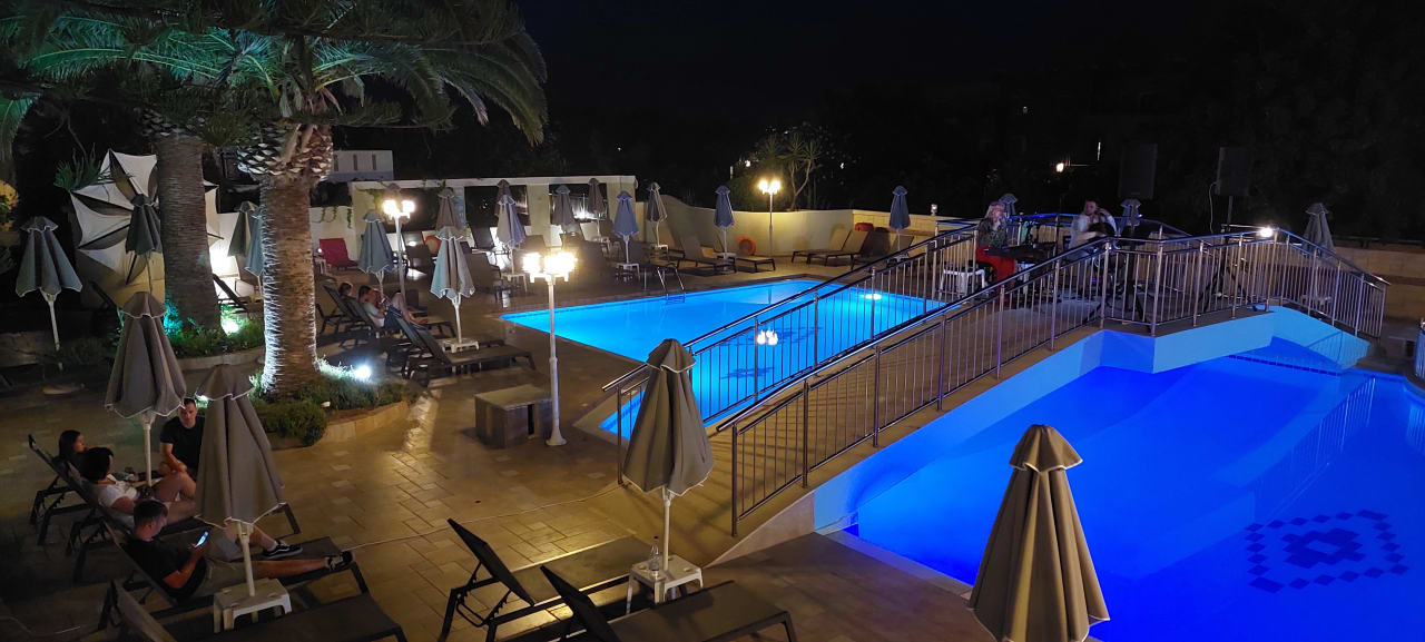 Pool Vantaris Luxury Beach Resort