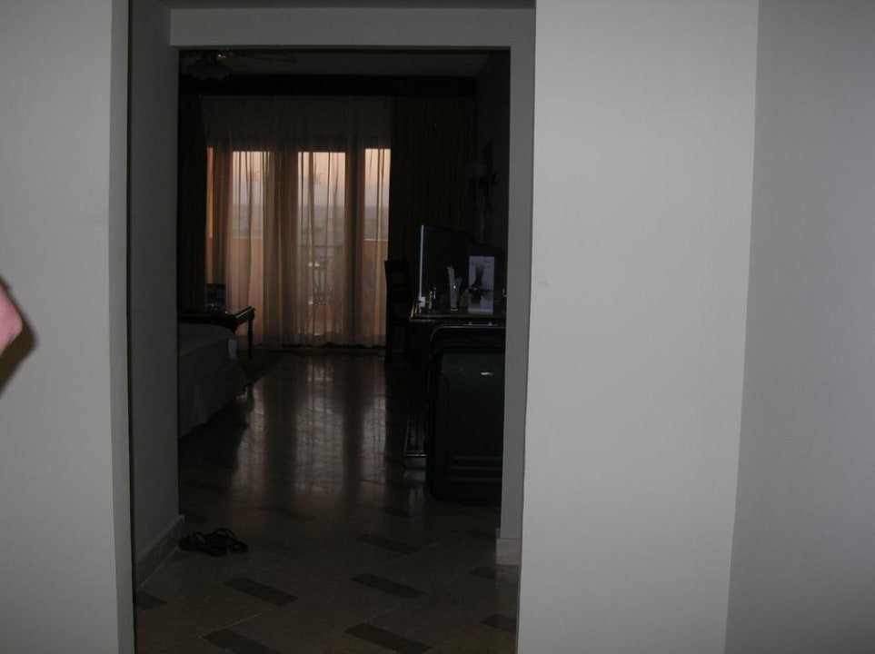 Zimmer von der Tür aus Steigenberger ALDAU Beach Hotel