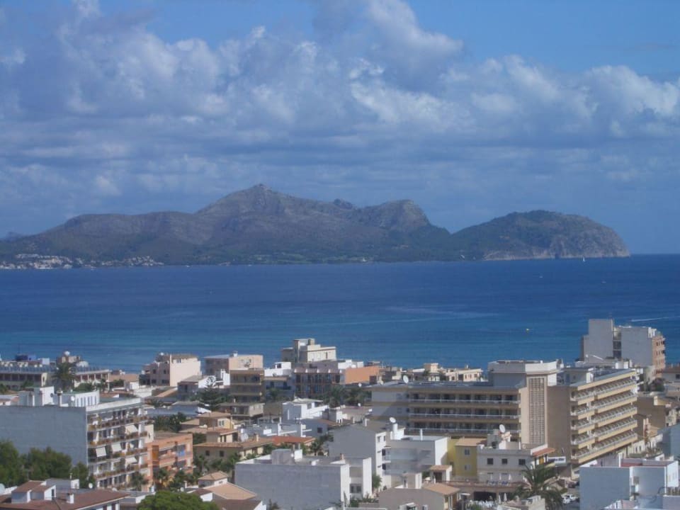 Ausblick vom Balkon zum Meer (Zimmer 1221) BG Tonga Tower Design Hotel & Suites