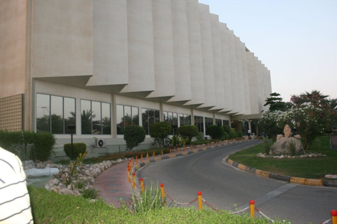 Vorderseite des Hotels BM Beach Hotel