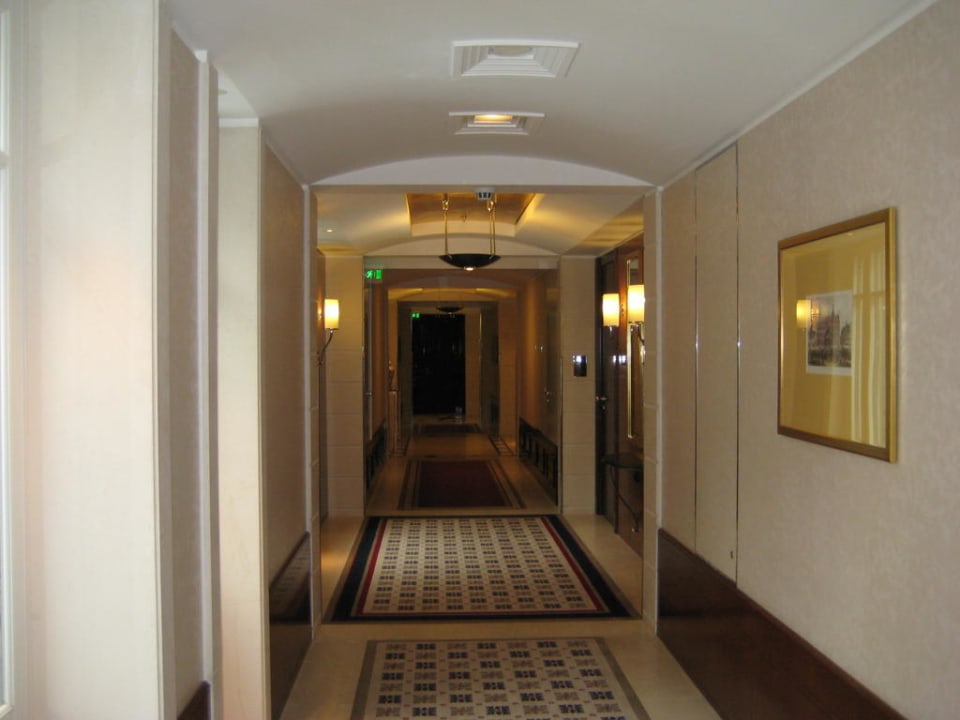 Flur auf der 4. Etage Hotel Adlon Kempinski Berlin