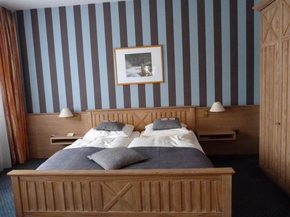Sehr schönes geräumiges Zimmer City Hotel Bosse