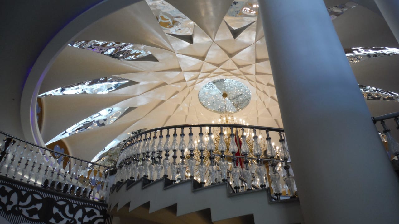 Decke in der Lobby Crystal Sunset Pearl Collection