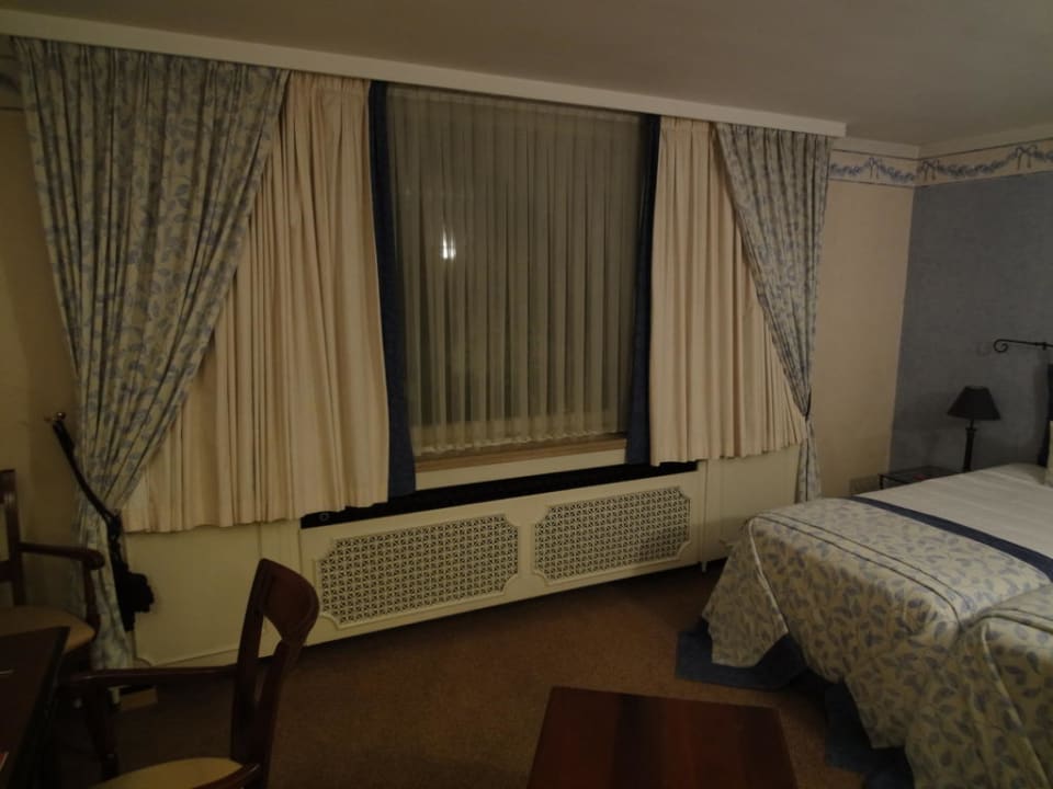 Zimmer 17 Fenster Hostellerie Mardaga