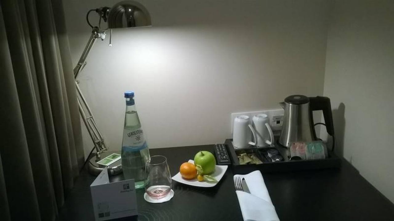 Schreibtisch mit Wasserkocher Holiday Inn Dresden - Am Zwinger