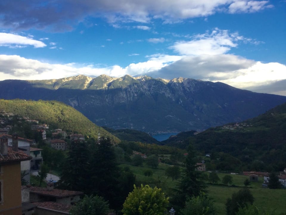 Blick auf Gardasee und Monte Baldo Hotel Sole & La Fenice