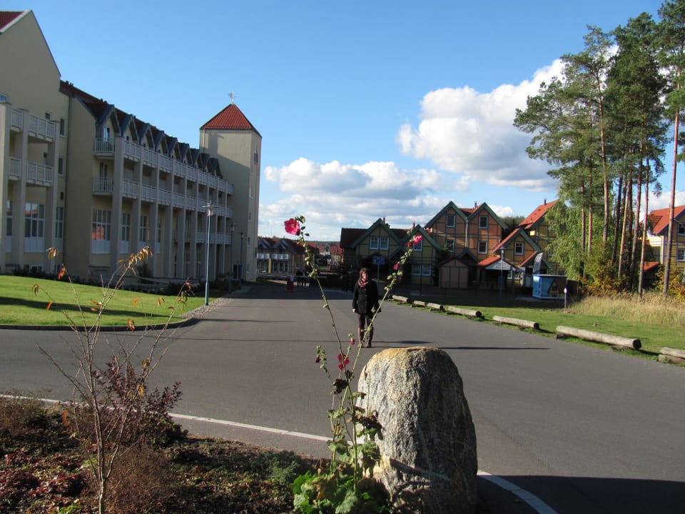 Blick zum Hotel und Ferienanlage Precise Resort Hafendorf Rheinsberg