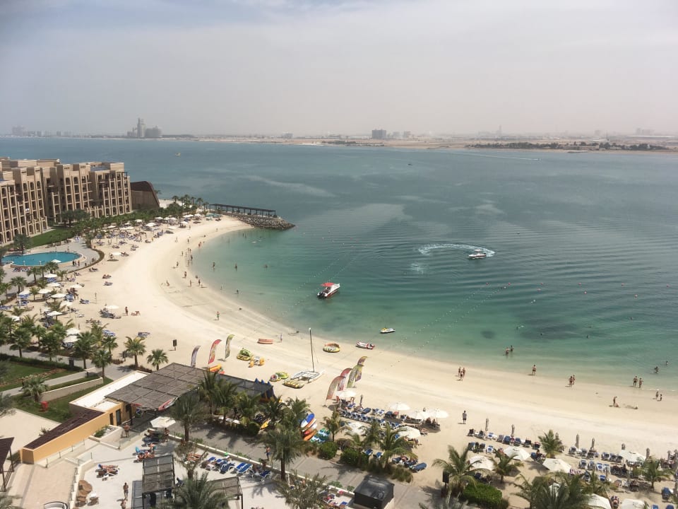 Ausblick von Sky Lounge DoubleTree by Hilton Resort & Spa Marjan Island
