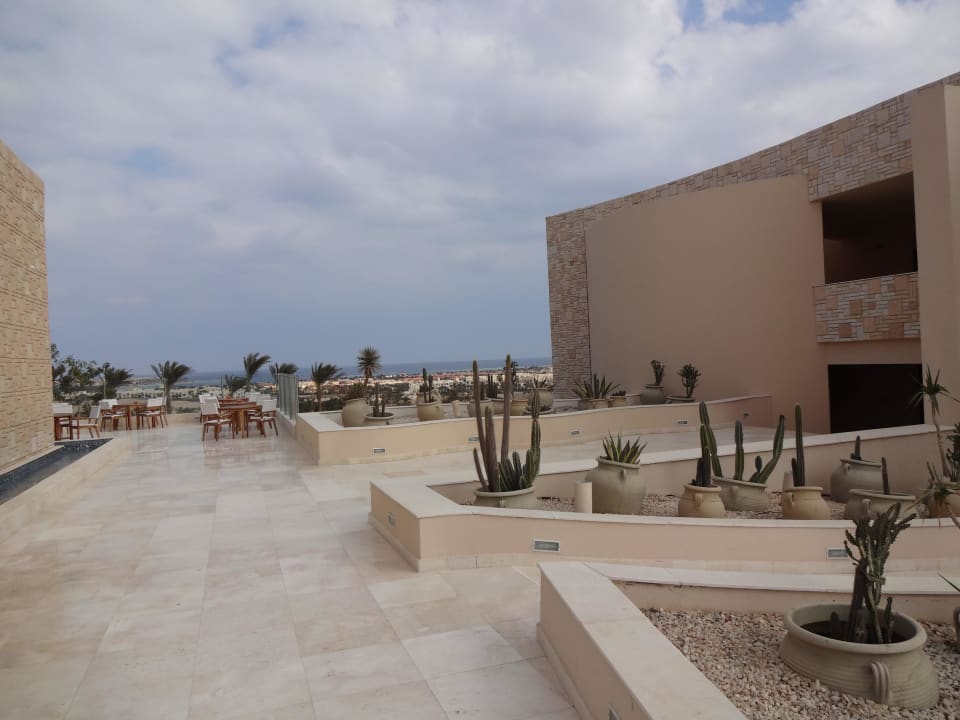 Weg zur Frühstücksterrasse Steigenberger Makadi Hotel - Adults only