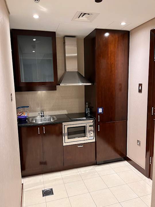 Zimmer Rose Rayhaan by Rotana