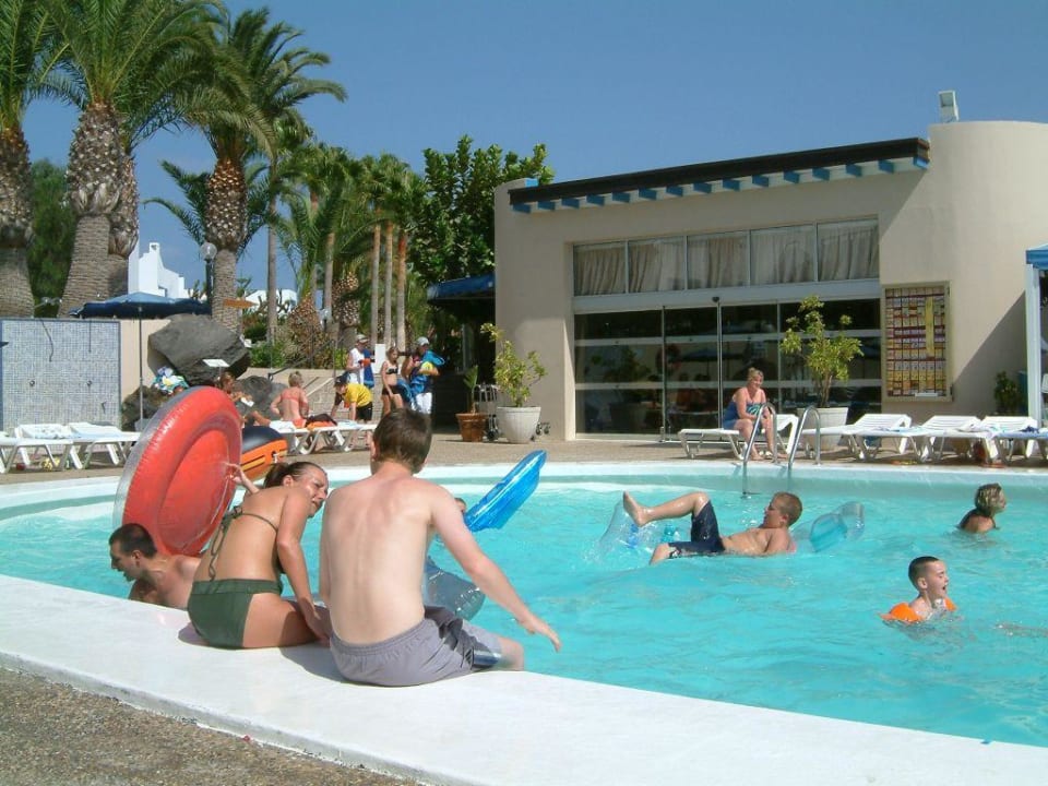 Tagsüber am Pool... Aparthotel Costa Mar