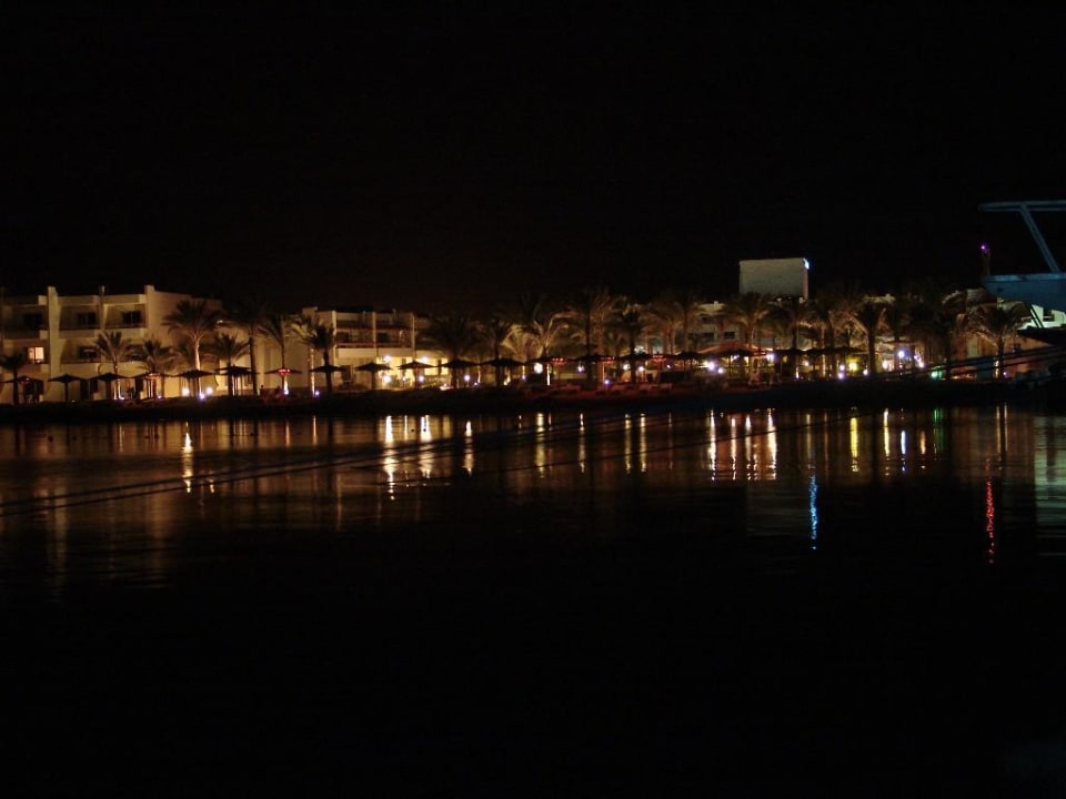 Hotelstrand bei Nacht Palm Beach Resort