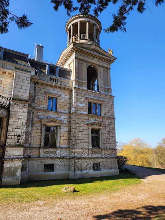 Außenansicht Hotel Schloss mit Park Kaarz