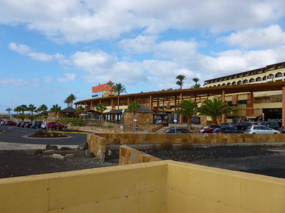 Shopping Center unterhalb des Hotels Occidental Jandía Mar