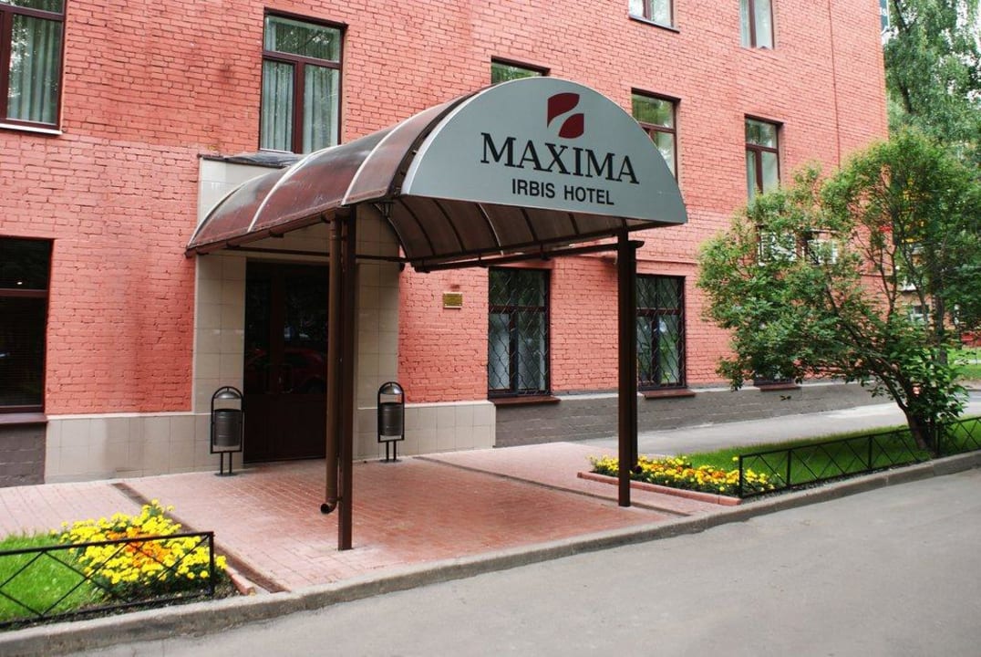 Фасад отеля Максима Ирбис Hotel Maxima Irbis