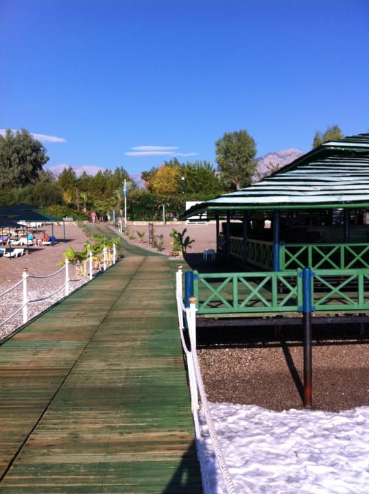 Auf dem Weg zur Strandbar! Le Jardin Resort