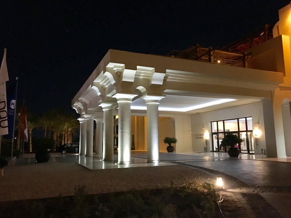 Eingang Steigenberger Aqua Magic