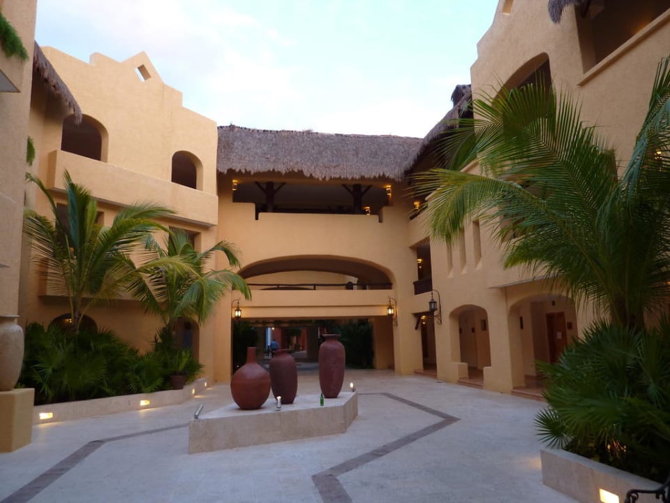 Einer der vielen Zimmerblocks Iberostar Selection Paraiso Lindo